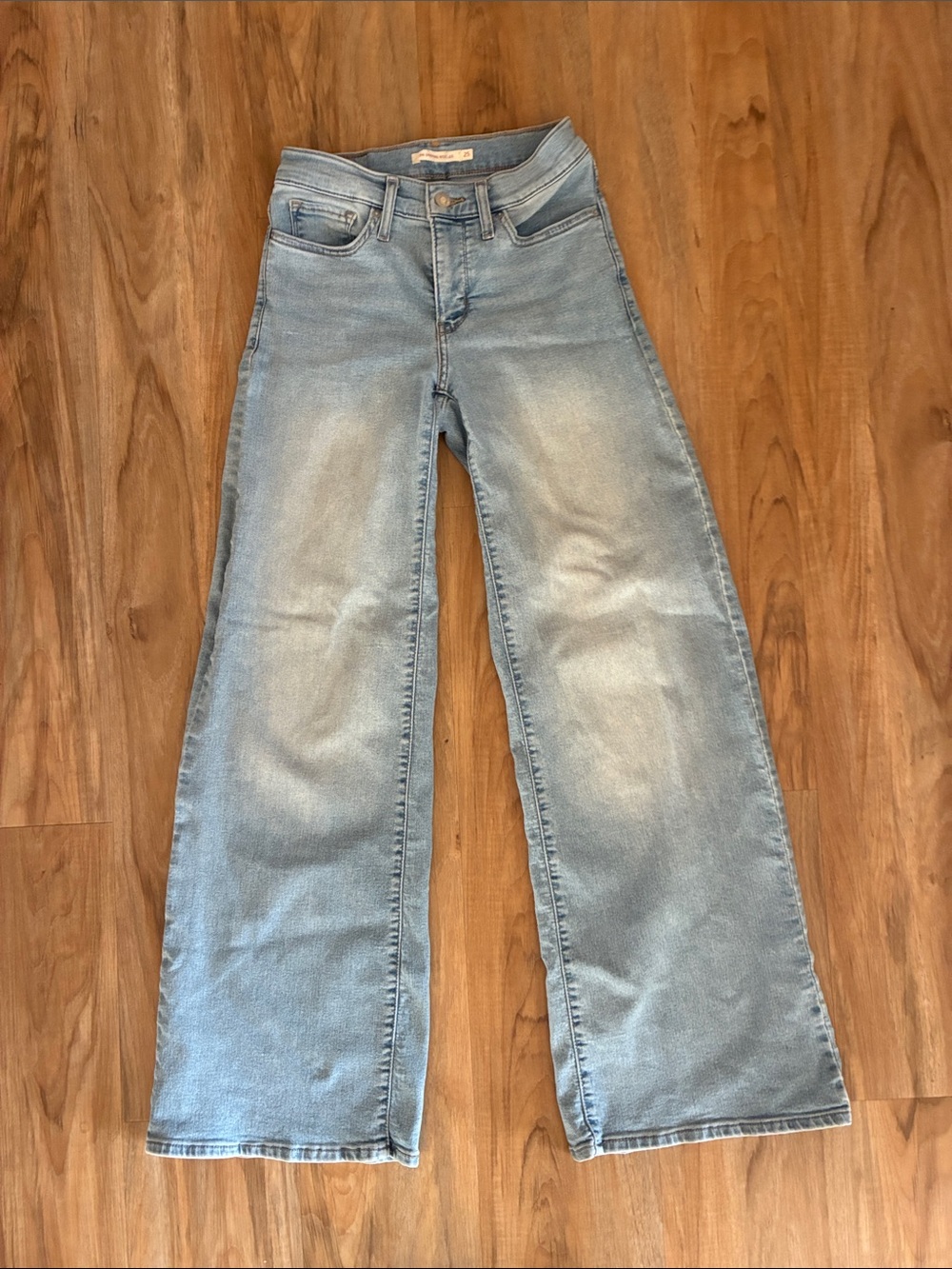 Levi’s Wide Leg “318 Shaping Wide Leg” Jeans